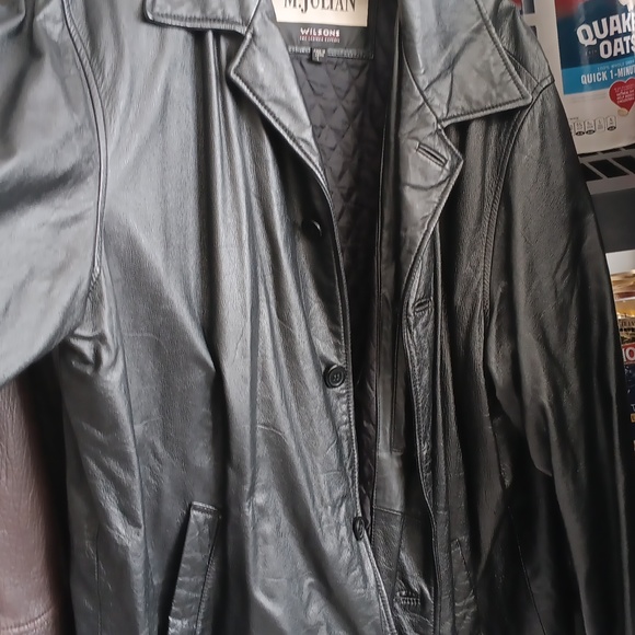 Leather jacket - Picture 3 of 3